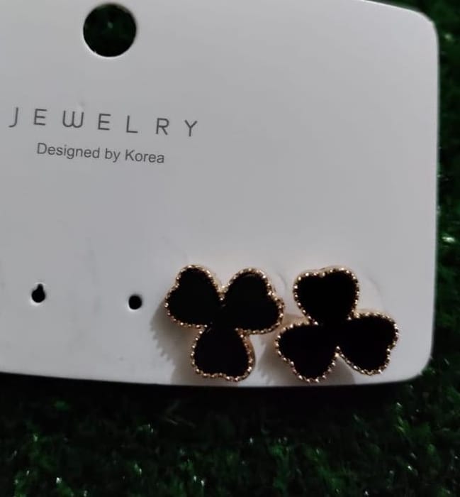 1 Pair Black Mini Hearts Trending Earrings – Stylish Cute Heart Earrings for Girls