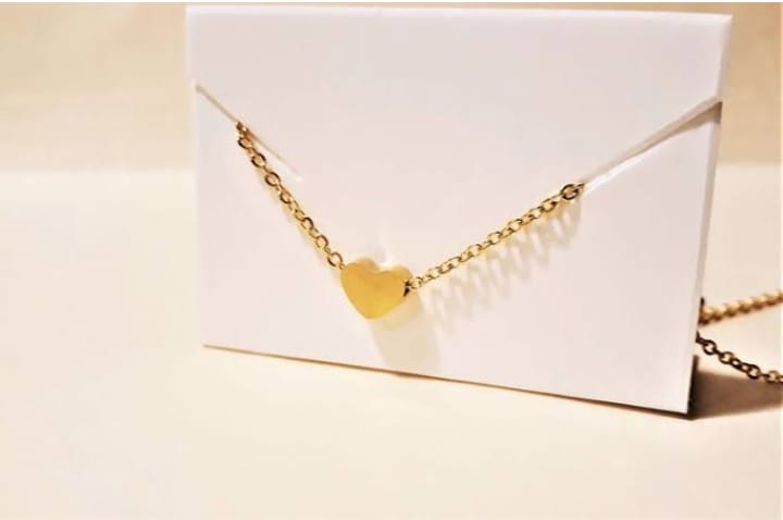 Tiny Heart Shape Pendant for Girls – Elegant Golden Heart Necklace Jewelry